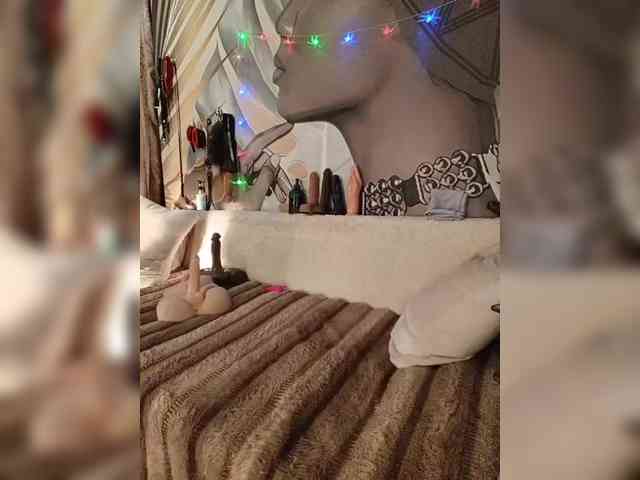 DianaAhTender webcam