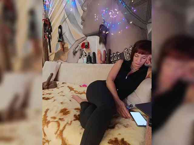 DianaAhTender webcam