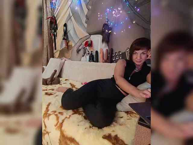 DianaAhTender webcam