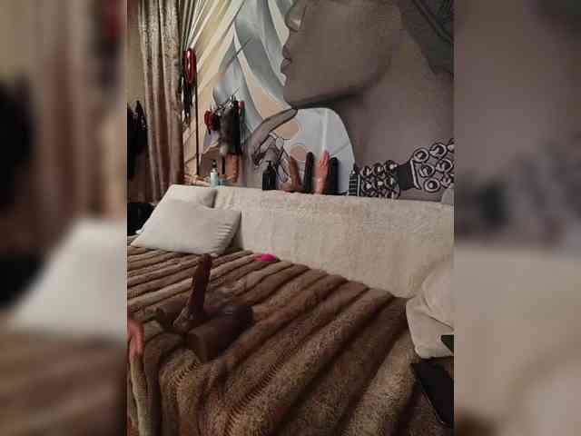 DianaAhTender webcam