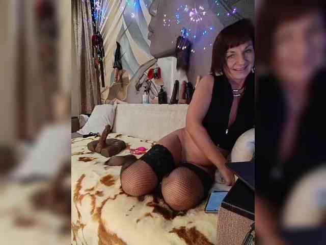 DianaAhTender webcam