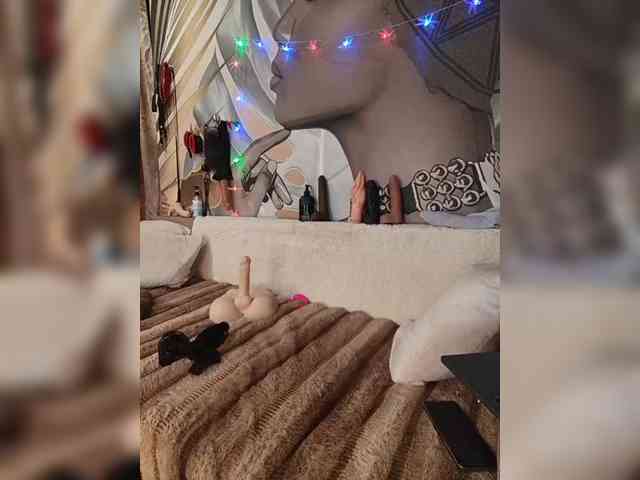 DianaAhTender webcam