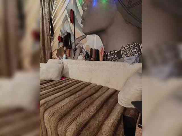 DianaAhTender webcam