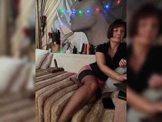 DianaAhTender webcam