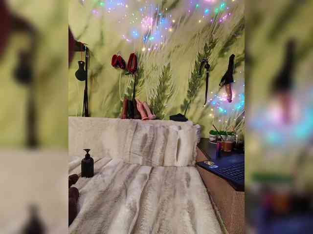 DianaAhTender webcam