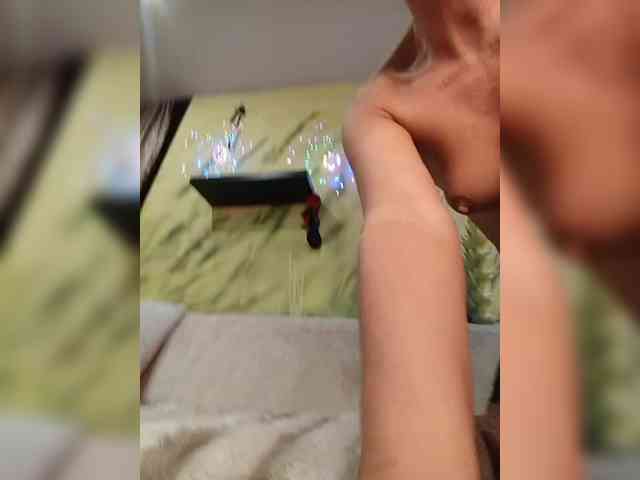 DianaAhTender webcam