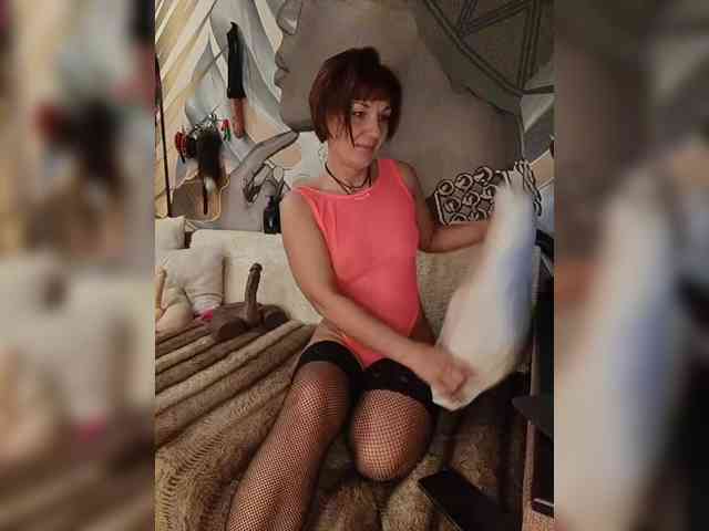 DianaAhTender webcam