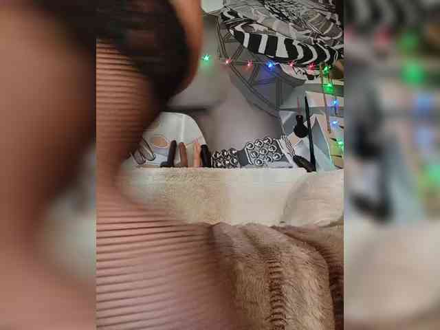 DianaAhTender webcam