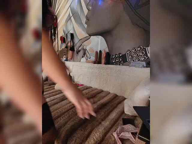 DianaAhTender webcam