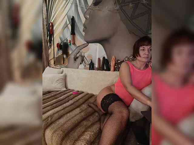 DianaAhTender webcam