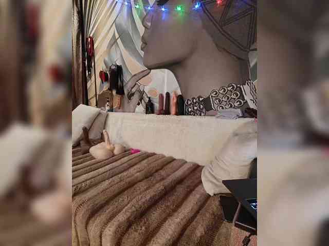 DianaAhTender webcam