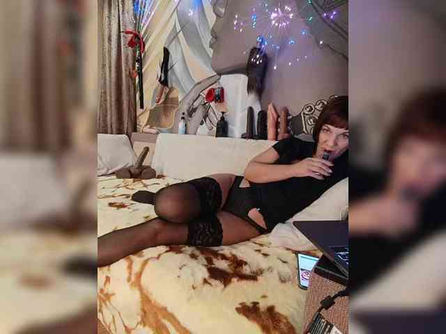 DianaAhTender webcam