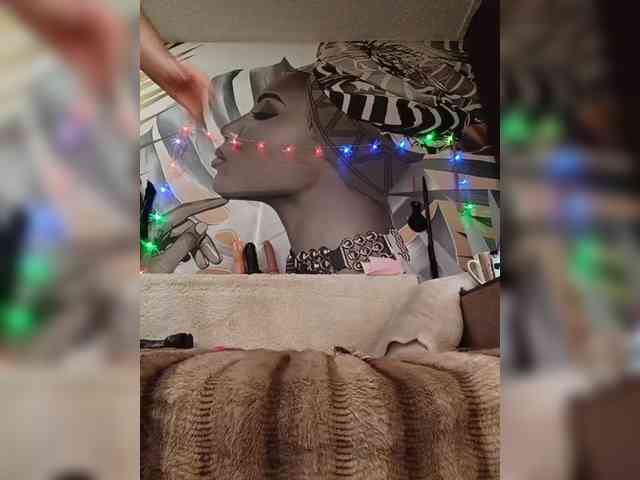 DianaAhTender webcam