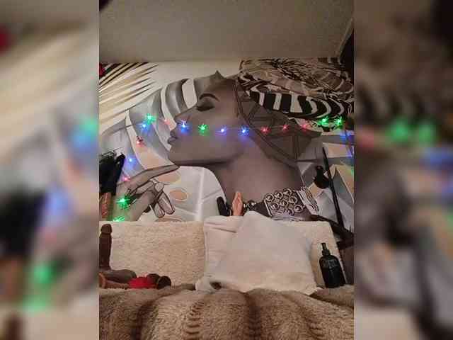 DianaAhTender webcam