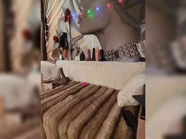 DianaAhTender webcam