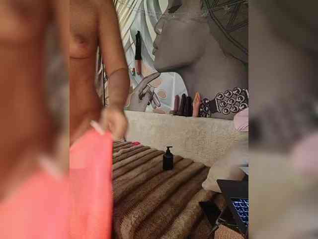 DianaAhTender webcam