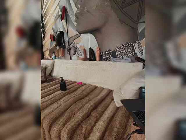 DianaAhTender webcam