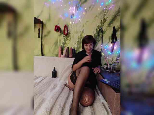 DianaAhTender webcam