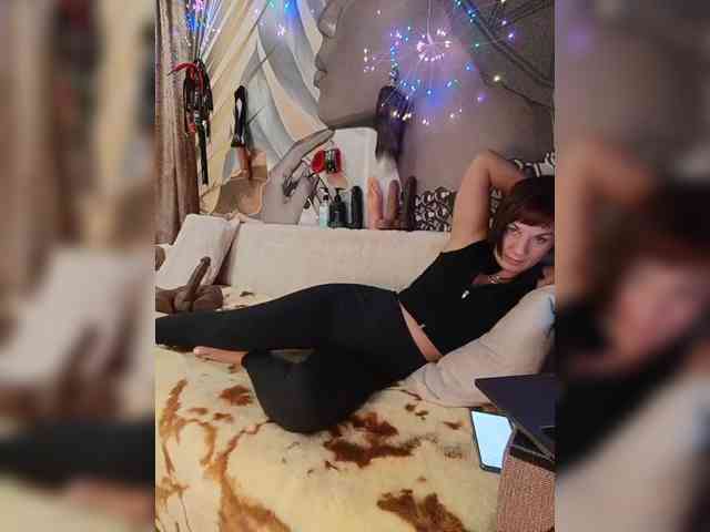 DianaAhTender webcam