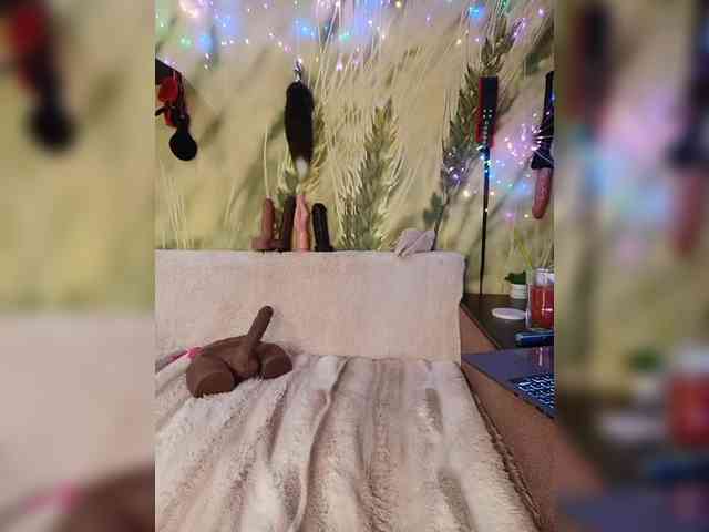 DianaAhTender webcam
