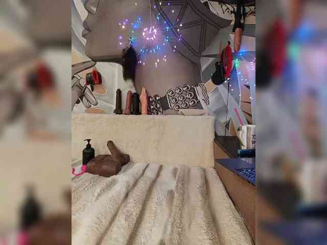 DianaAhTender webcam