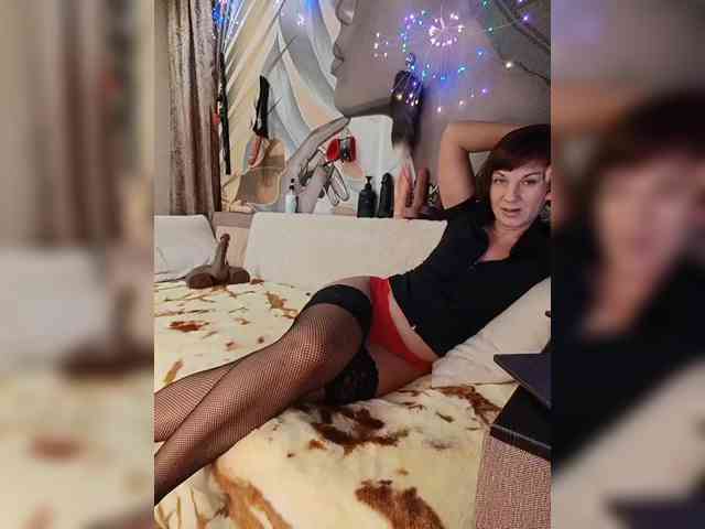 DianaAhTender webcam