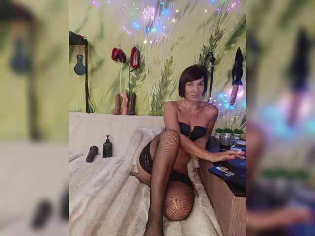 DianaAhTender webcam