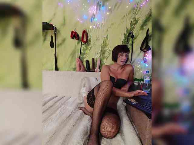 DianaAhTender webcam