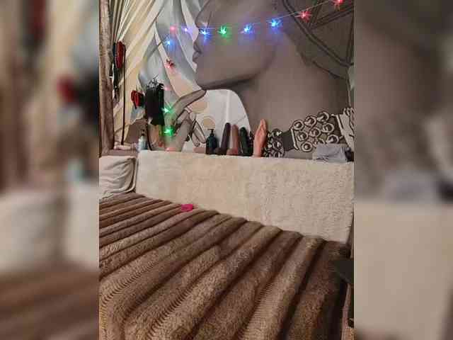 DianaAhTender webcam