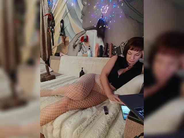 DianaAhTender webcam