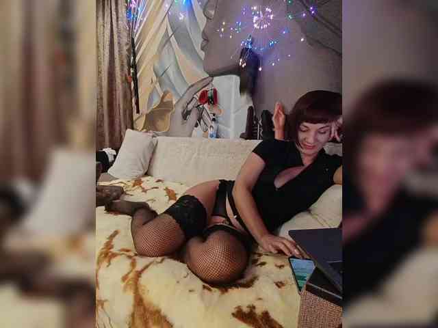 DianaAhTender webcam