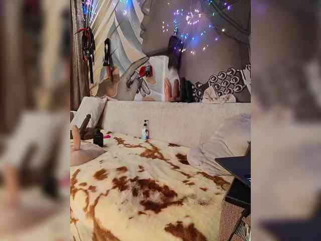 DianaAhTender webcam