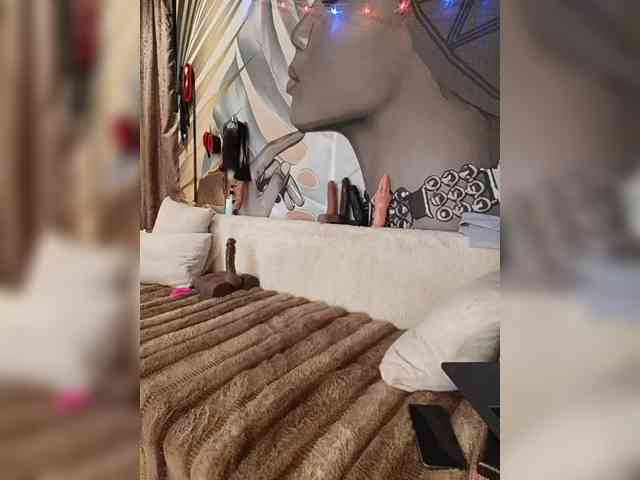 DianaAhTender webcam