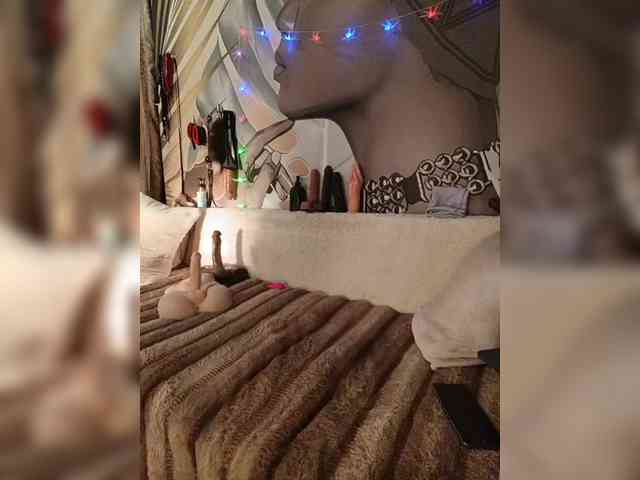 DianaAhTender webcam