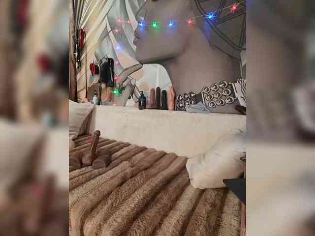 DianaAhTender webcam