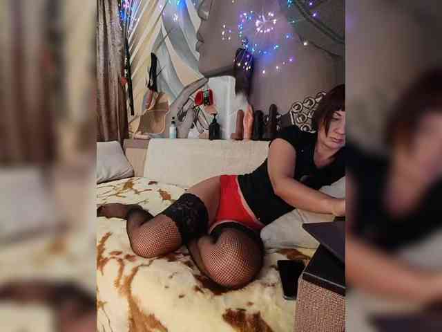 DianaAhTender webcam