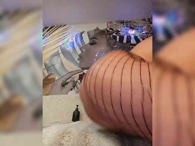 DianaAhTender webcam