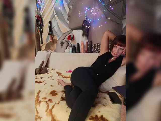 DianaAhTender webcam