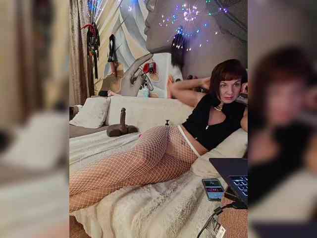 DianaAhTender webcam