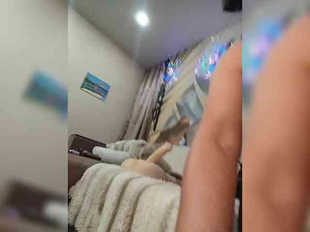 DianaAhTender webcam