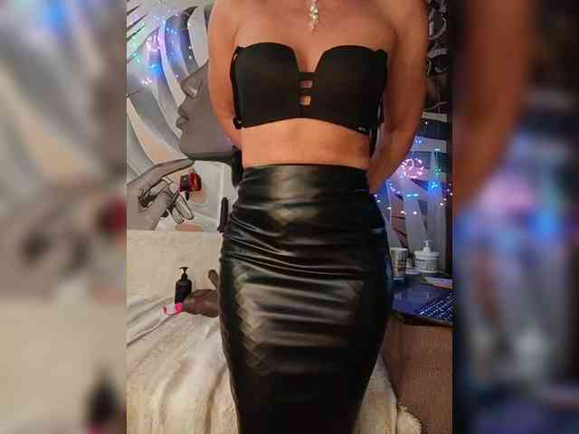 DianaAhTender webcam