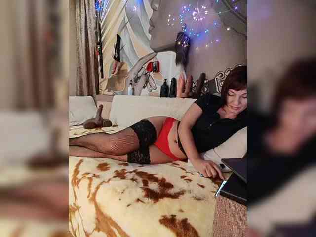 DianaAhTender webcam