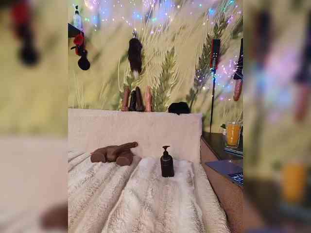 DianaAhTender webcam