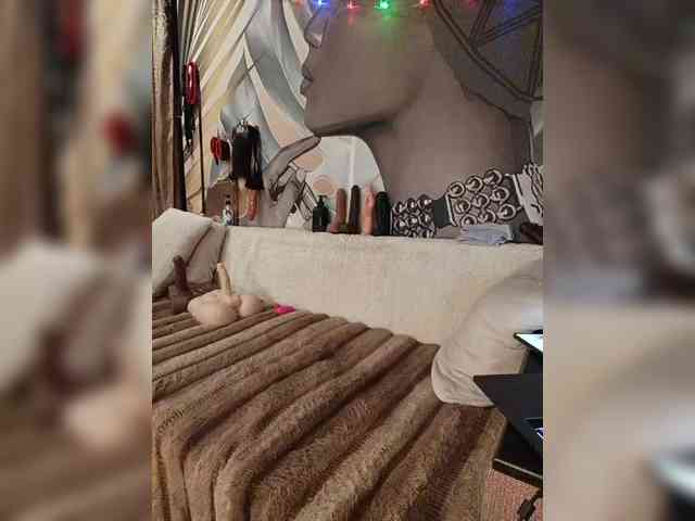 DianaAhTender webcam