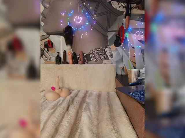 DianaAhTender webcam