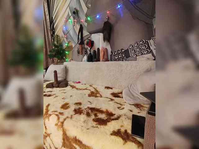 DianaAhTender webcam