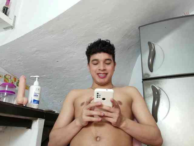 ChrisHawk Live Webcam on BongaCams