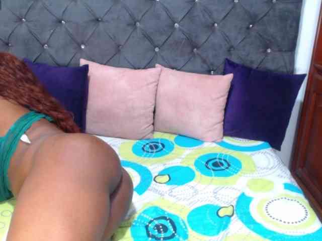 BIGTITSEBONY webcam