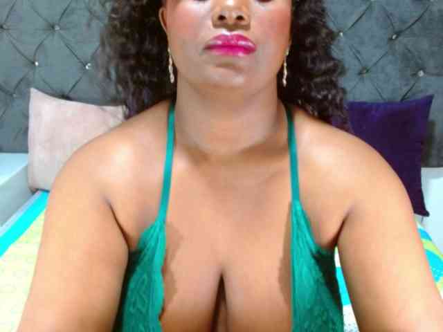 BIGTITSEBONY webcam