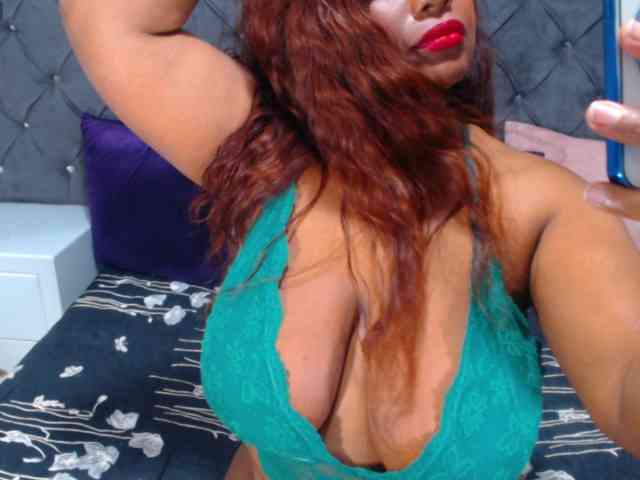 BIGTITSEBONY webcam